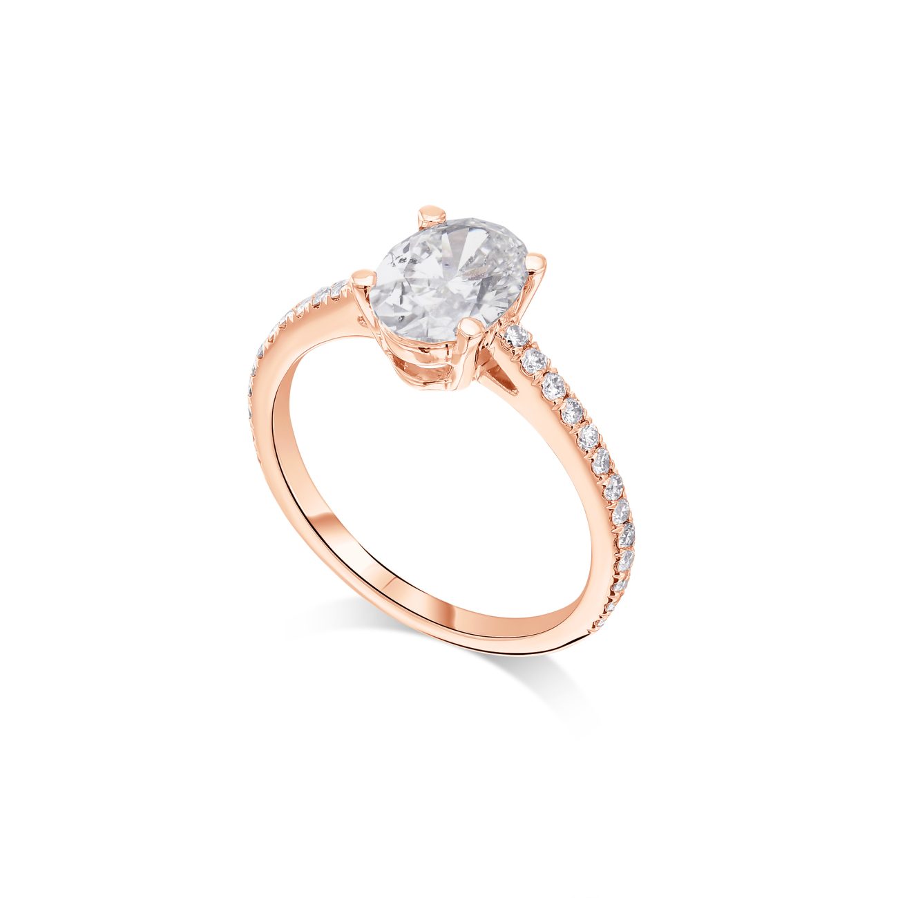 טבעת אירוסין קלאסית EMMY משובצת ביהלום מרכזי בצורת אובלMMY משובצת ביהלום מרכזי בצורת אובל