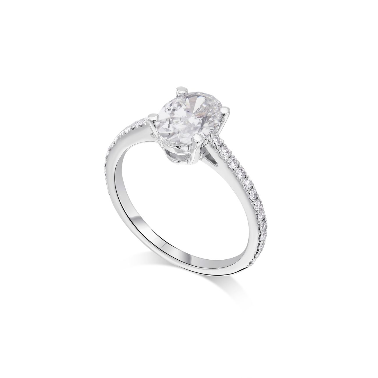 טבעת אירוסין קלאסית EMMY משובצת ביהלום מרכזי בצורת אובלMMY משובצת ביהלום מרכזי בצורת אובל