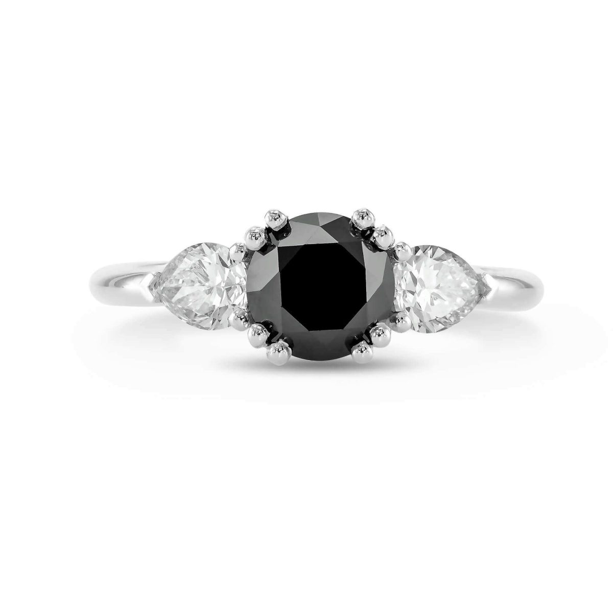 טבעת אירוסין עם יהלום מרכזי שחור
