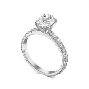 טבעת אירוסין קלאסית זהב ללבן עם יהלום בצורת OVAL